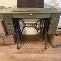 Antique Shabby chic Singer Sewing Machine