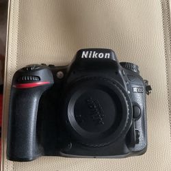 Nikon D7100 + 2 batteries, charger, and accessories