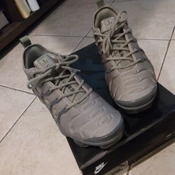 Grey vapormax  size 10.5