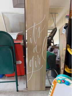 Baby shower “it’s a girl” wooden stand