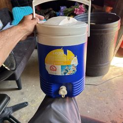 Igloo Cooler With Spout