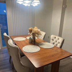 4 new dining chairs