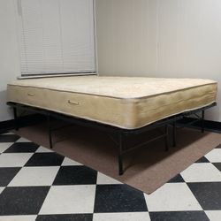 Queen size set - can DELIVER almost anywhere for $20 extra - please see all photos and read everything 🙂