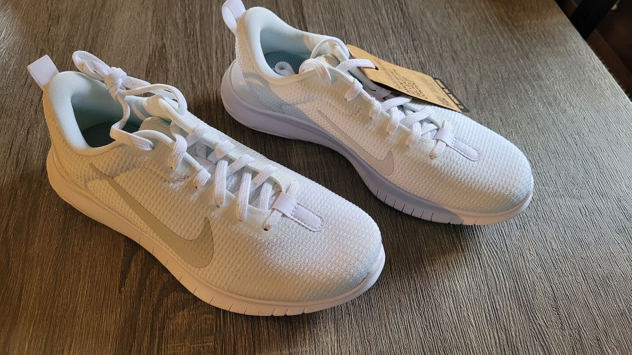 Nike Flex Experience Run Size 7
