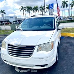 2010 Chrysler Town & Country 