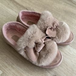 ugg girls cozy shoes 4/5B pink
