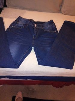 Vintage No Label 2 button zip fly 5 pocket mid rise dark blue wash boyfriend jeans. Size small.