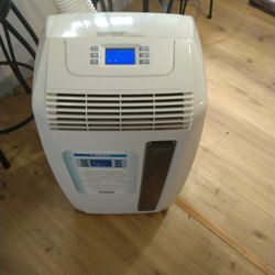 Delonghi Portable Standing Ac