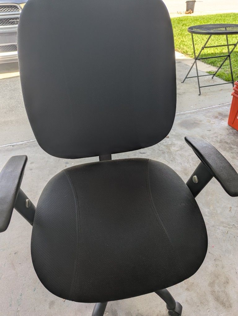 Black Office Desk Chair With Multiple Controls