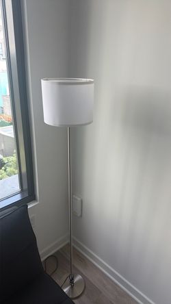 White Lamp (bulb included)