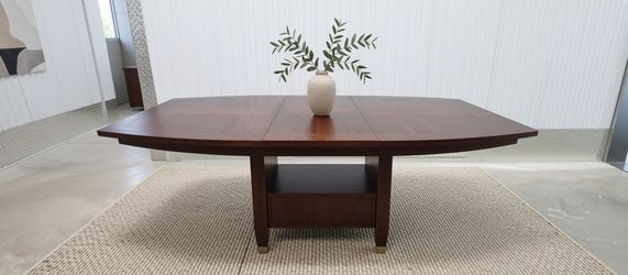 Broyhill Solid Wooden Dining Table with Base – Extends up to 6"6'!