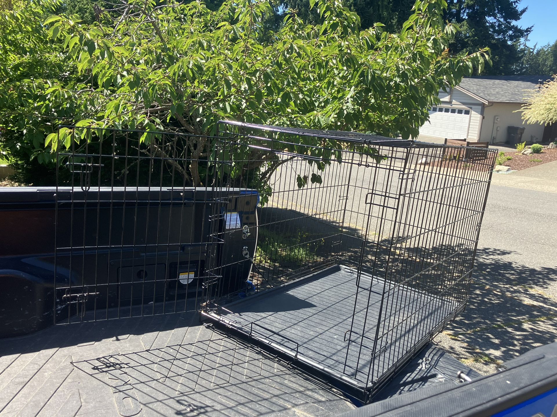 XL Large Dog Kennel Crate Collapsible Like In Good Condition 42" L by 28" W by 33" H