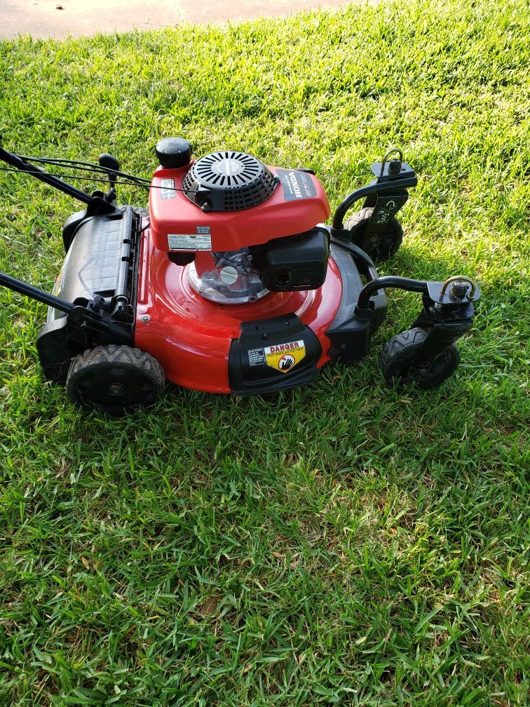 Honda Zero Turn lawnmower