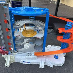 FREE Hot Wheels Ultimate Garage **missing pieces**