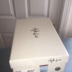 Flower Detail Sandals