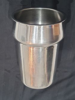 Dura-Ware model 7702 is a vintage commercial-grade double boiler or inset component with a 2 1/2-quart capacity, historically manufactured by the Dura