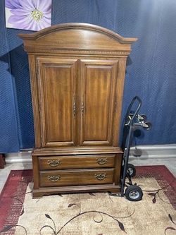 ANTIQUE ARMOIRE (DELIVERY AVAILABLE)
