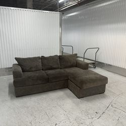 Nice Comfy Gray Sectional Couch 