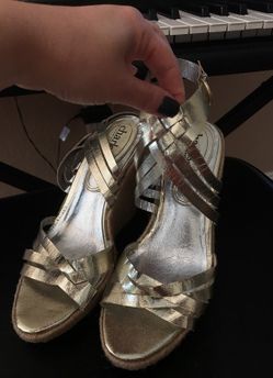 Charles David gold wedges size 6