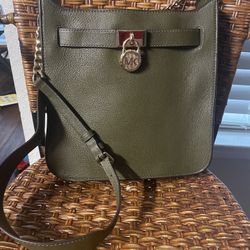 BRAND NEW! Michael Kors Hamilton Messenger 