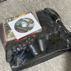 PS3 Bundle 2 Controllers + 4 Games 