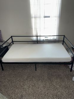 Day Bed With Mattress