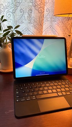 iPad Pro 11" 128GB + Magic Keyboard  + Apple Pencil Pro — Great Condition