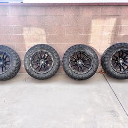 Black Fuel rims 20’s on fuel 33