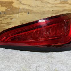 2013-2017 AUDI Q5 SQ5 REAR PASSENGER SIDE, R SIDE  TAIL LIGHT LAMP 8R0945093D OEM