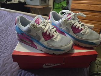 Women's Nike Air Max Size 9 ...good condition