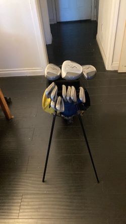 Golf Men’s RH First Flight w/Blue&Gold Stand Bag