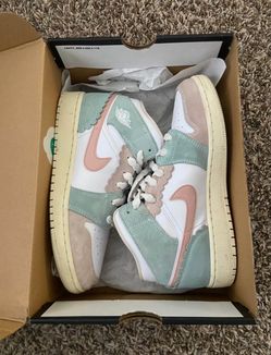 Jordan 1 Mid SE  Pink Oxford (GS)