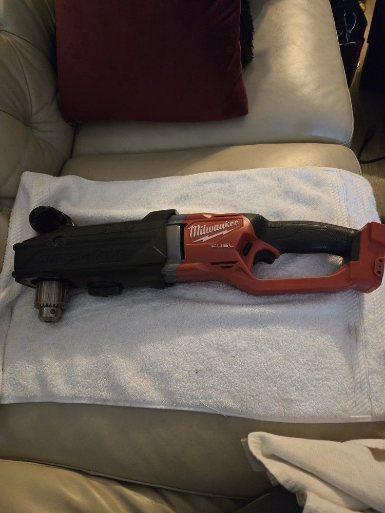 Milwaukee
M18 FUEL 18V Lithium-Ion Brushless Cordless GEN 2 SUPER HAWG 1/2 in. Right Angle Drill (Tool-Only)