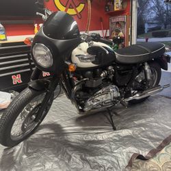 2010 Triumph Bonneville T100