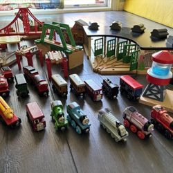 Huge Lot Thomas trains Friends Tracks Set Pieces 