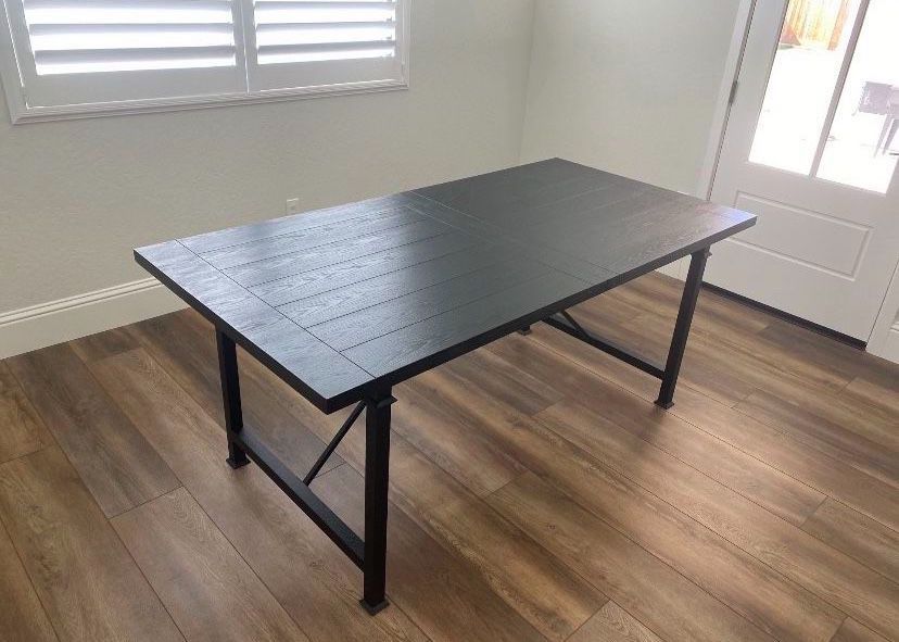 Modern farmhouse wood top dining table with metal legs
