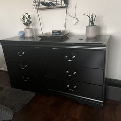 Dresser And Nightstand Combo