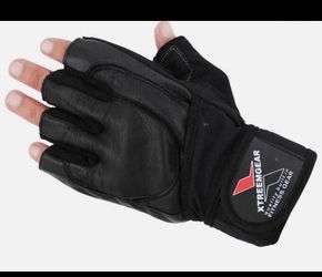 Brand new gym gloves size xl and l available.