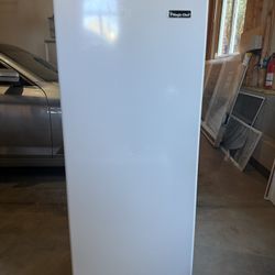 5.8 cu. ft. Upright Freezer 