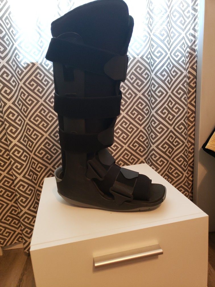 Breg J Orthopedic Boot Size M