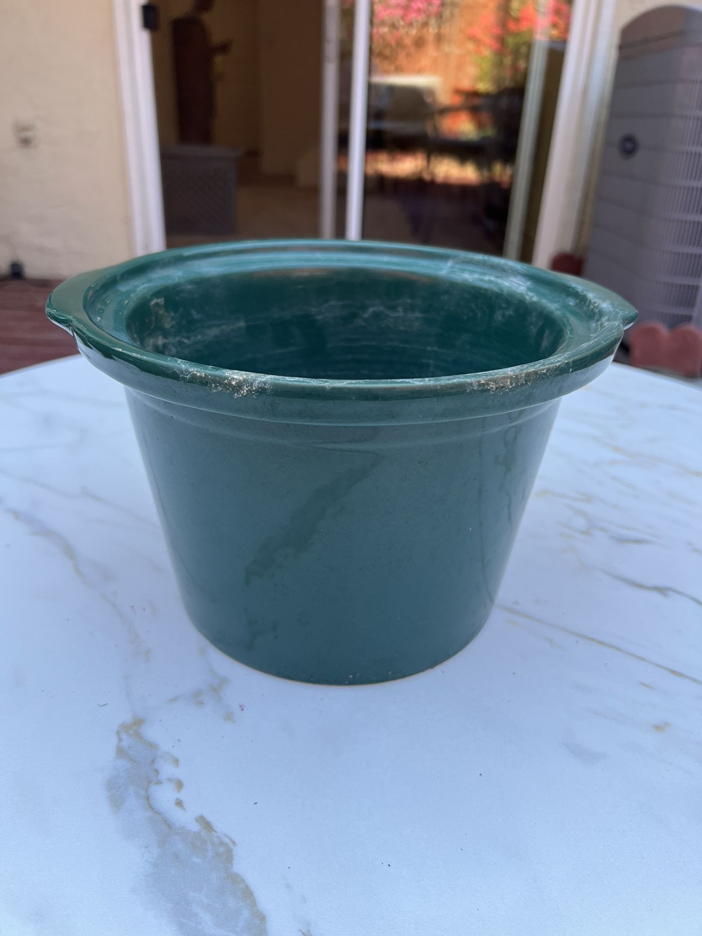 Ceramic pot - 9.5 in x 6 in