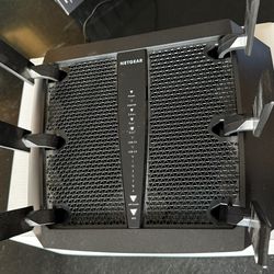 Netgear Nighthawk R8000 Tri-Band Wi-Fi Router (AC3200)
