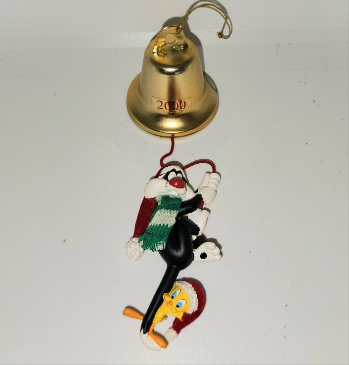 Vintage 2000 Looney Tunes Sylvester and Tweety christmas holiday ornament