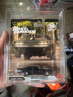 Hot Wheels Premium Fast & Furious '70 Dodge Charger R/T Chase w/Real Riders 2026