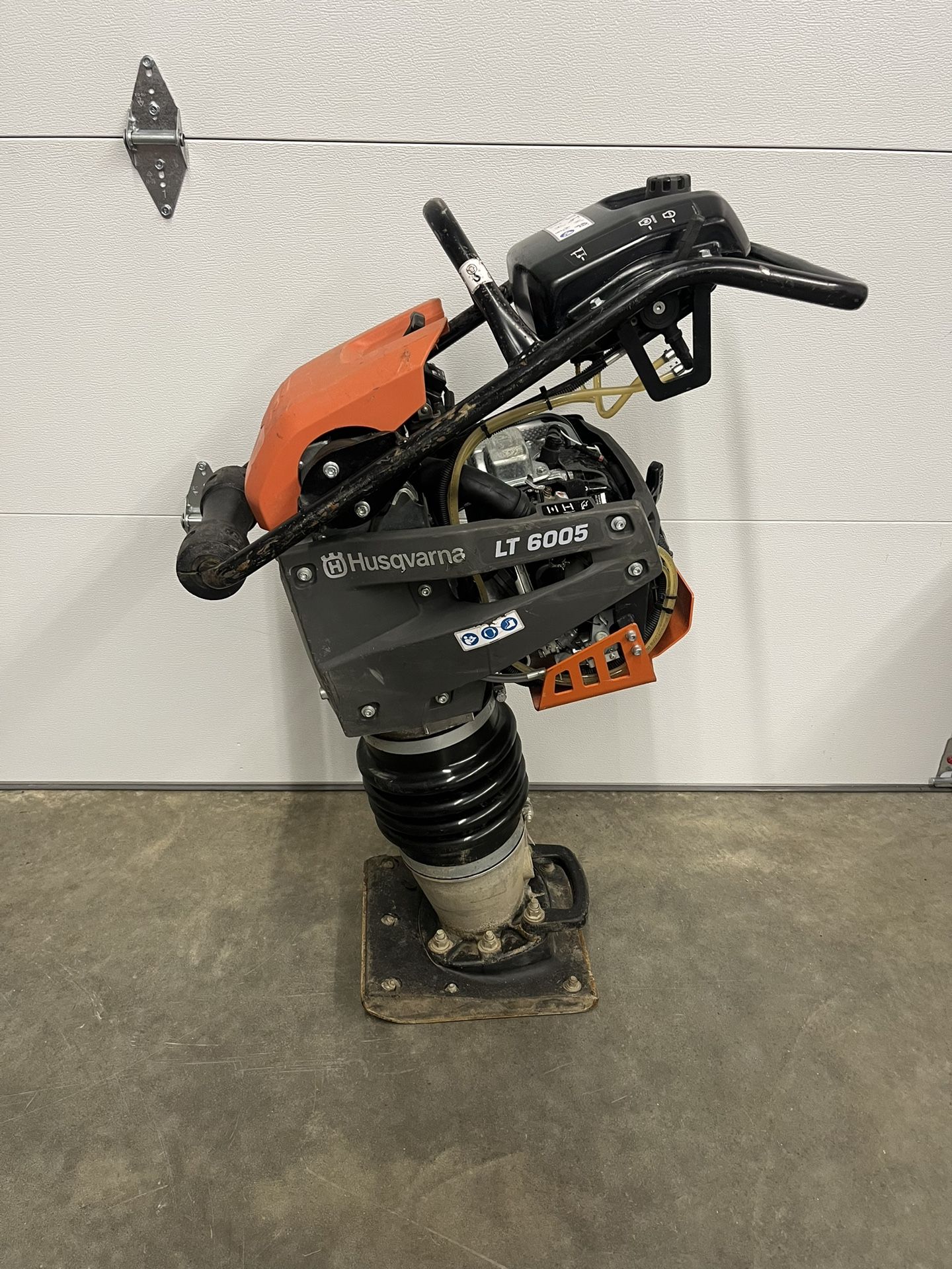Husqvarna LT 6005 LT 6005 is a well-balanced and powerful rammer, developed for efficient compaction of granular and cohesive soils such as clay and s