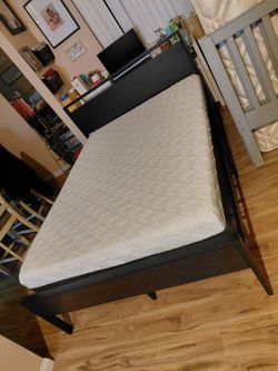 Full size bed
