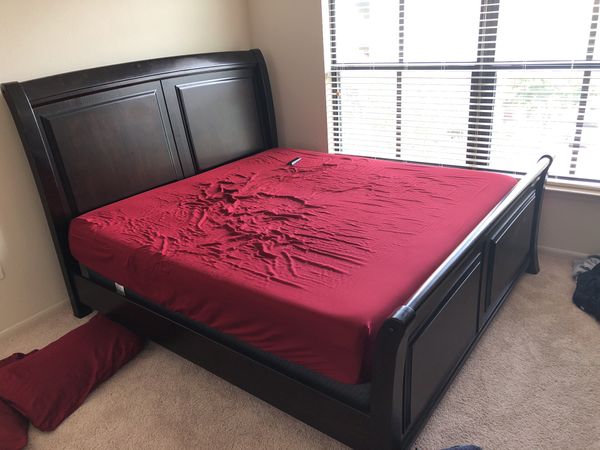 King size bed 800. (Lull memory foam mattress included