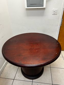 Mesa de comedor, madera solida, muy buen estado