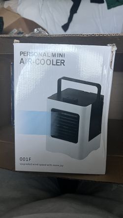 Personal mini evaporative air cooler