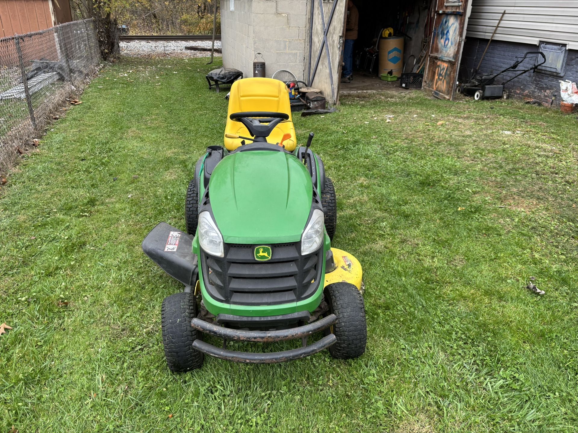 John Deere D130 Riding Lawn Mower